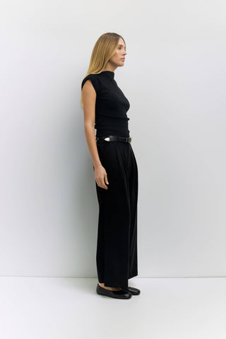The Lori Top | Sleeveless Boat Neck Knit Top